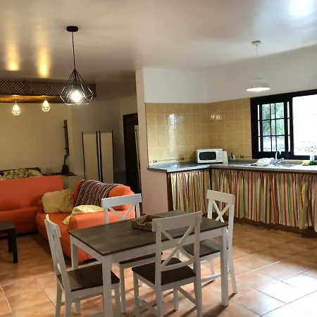 La Campana De Arriba Apartmán *